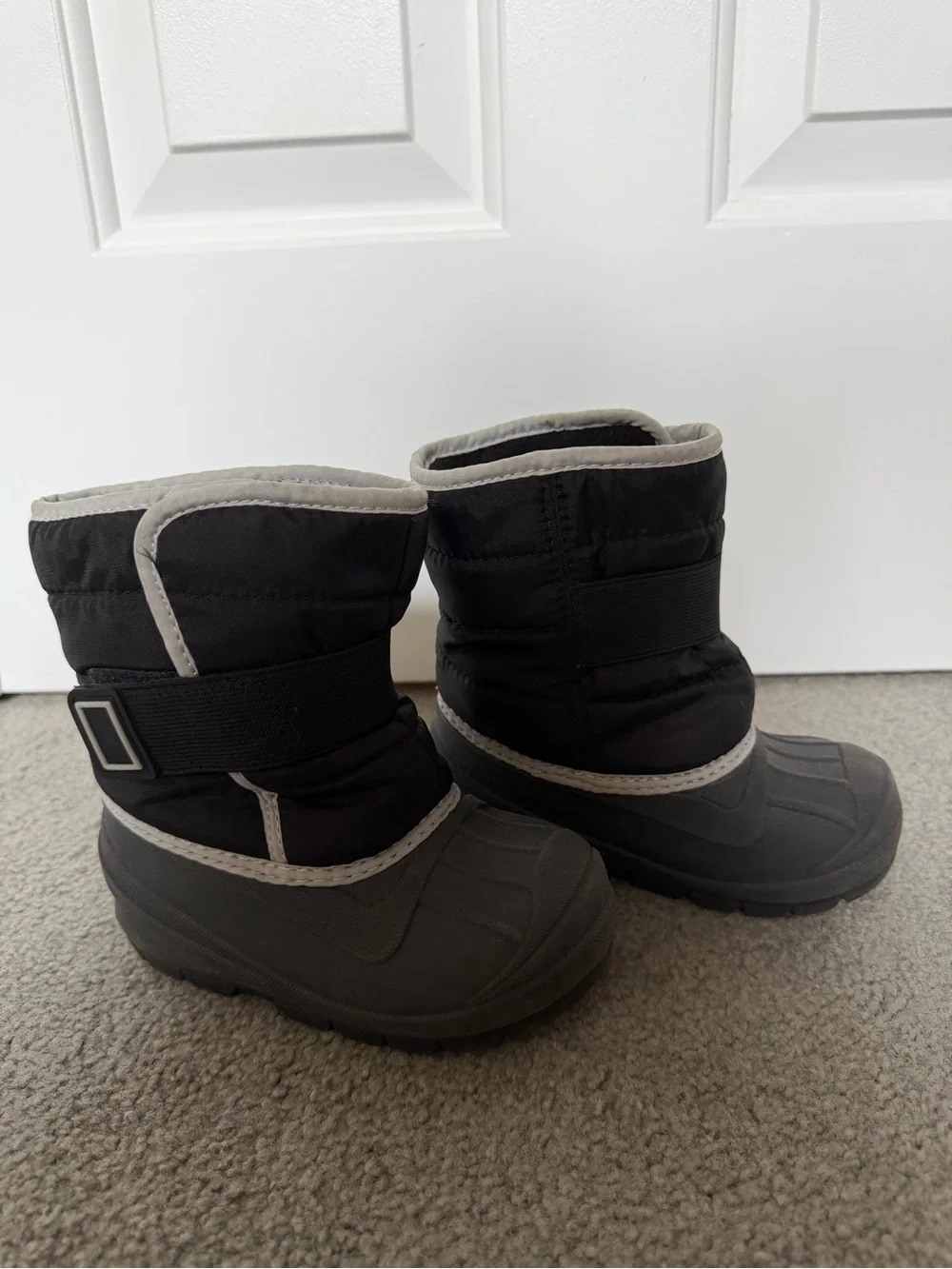 Cat & Jack Toddler Dane Waterproof Winter Boots on